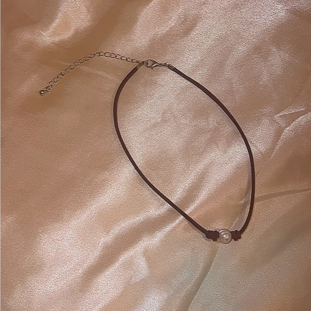 Brandy Melville Pearl choker